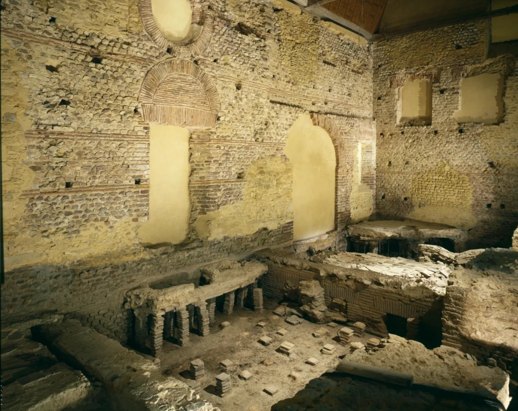 Entrammes - intérieur thermes